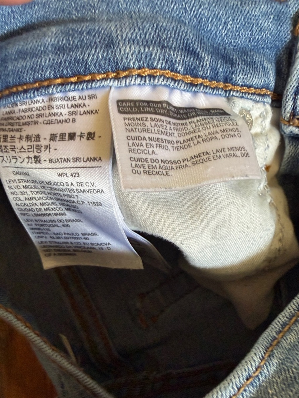 Levi’s Distressed Light Blue Denim Women’s Shorts, size 25 - Picture 4 of 6